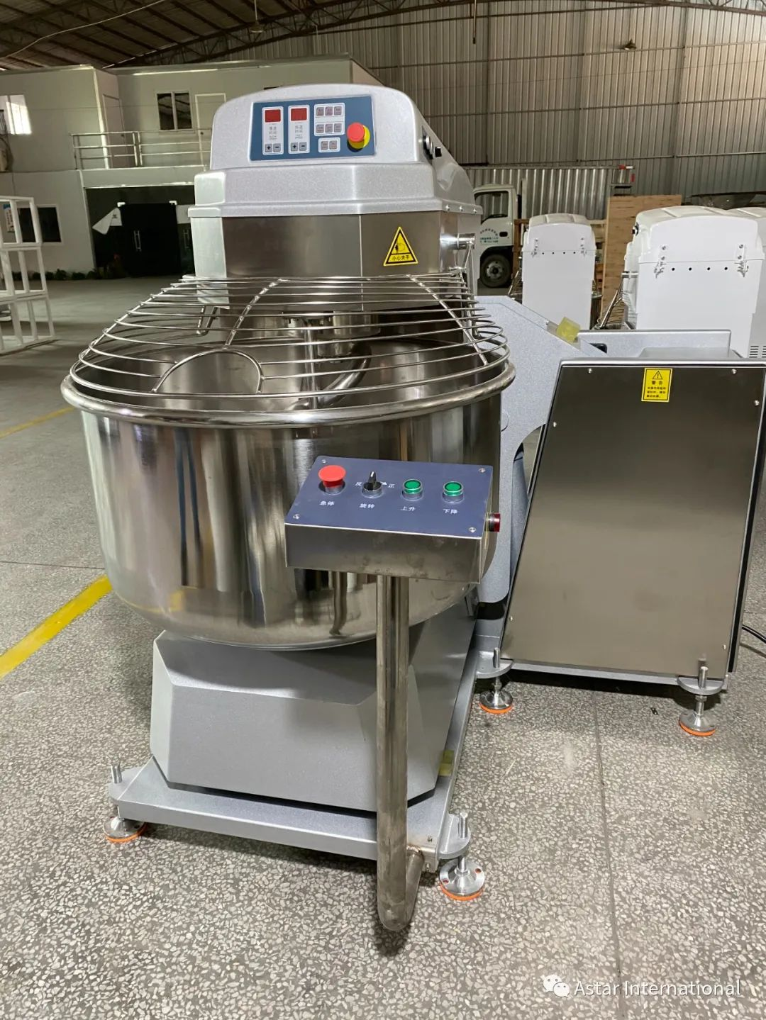 Миксер для теста с опрокидывающимся чаном